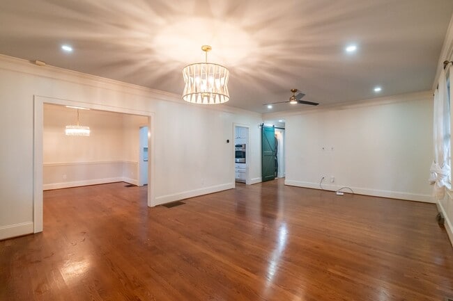 Building Photo - Spacious charmer in the heart of Dilworth ...