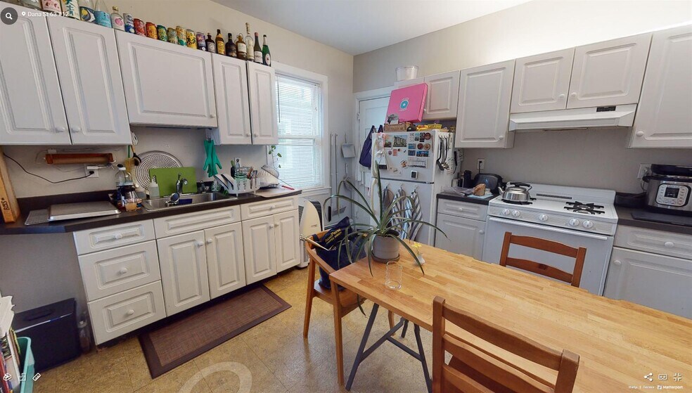 Primary Photo - 63 Dana St