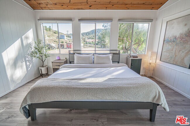 Building Photo - 35315 Glenwall St