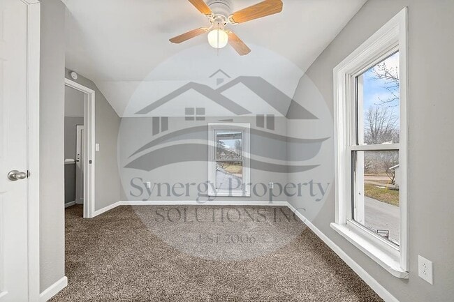 Building Photo - AVAILABLE NOW CRESTLINE HOME