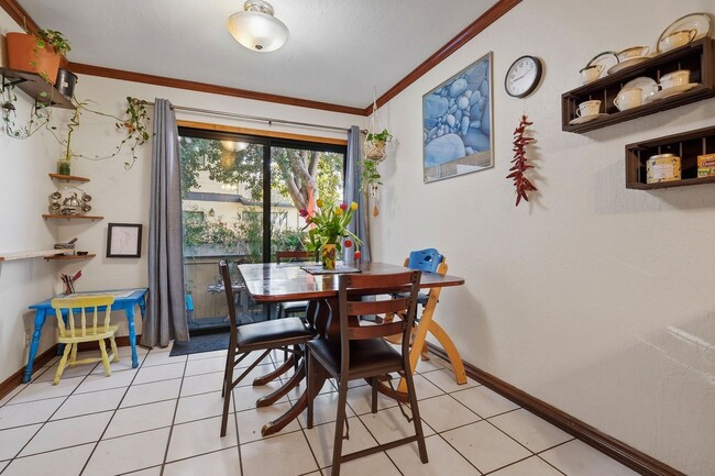 Building Photo - 3 Bedroom Condo in Watsonville!