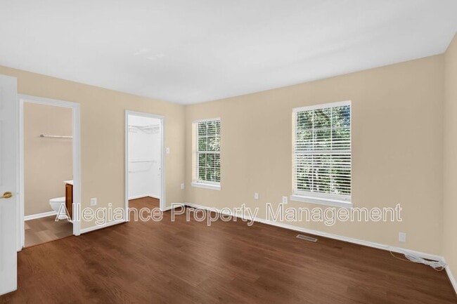 Building Photo - 5743 Burke Towne Ct