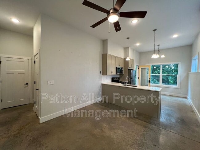 Building Photo - 6 Dundee St