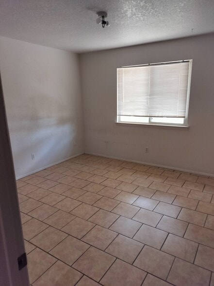 Building Photo - 448 Dartmouth Ave
