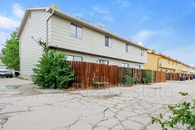 Building Photo - 32 Royal Crest Dr