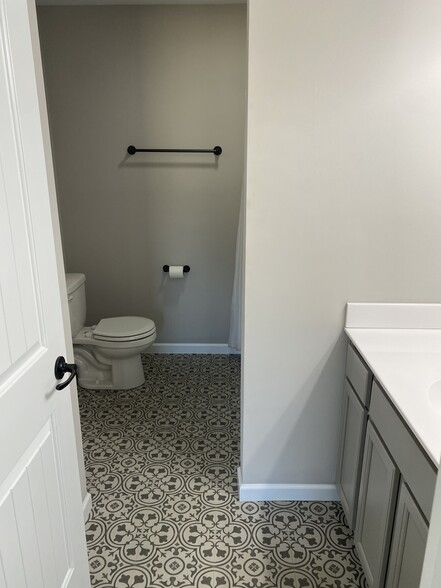 Primary Bathroom Suite - 3026 Farmhouse Dr