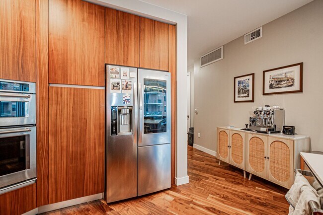 Building Photo - LUX 1BD, 1.5BA Lakehouse Condo with Bonus Den