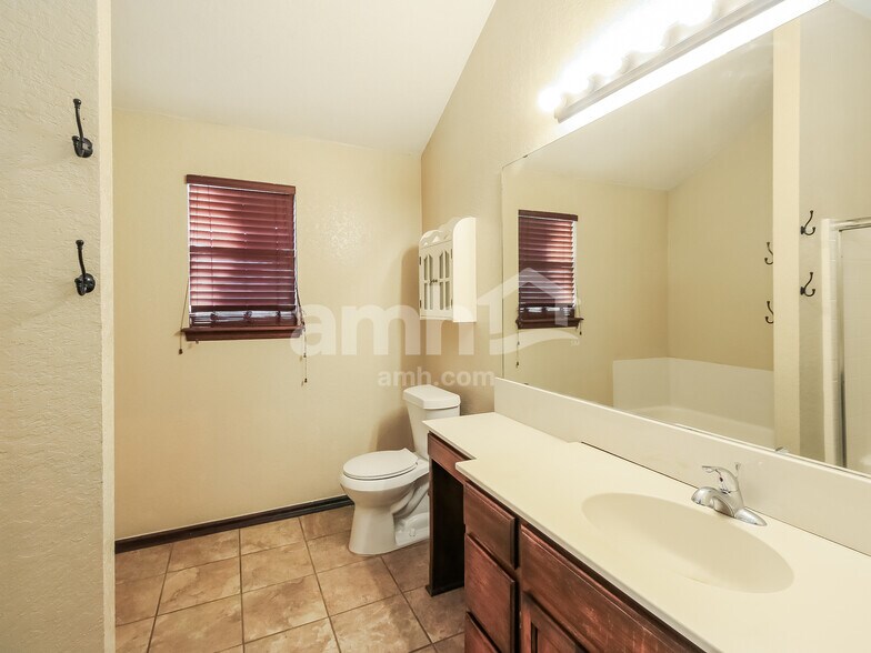 Building Photo - 16237 Everglade Ln