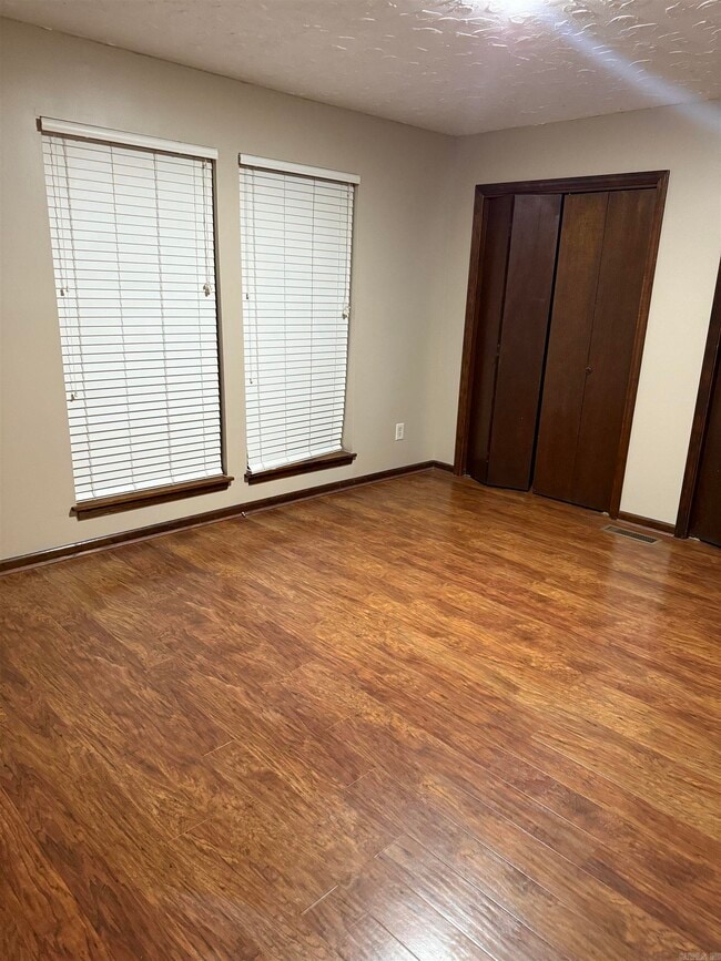 Building Photo - 236 Pine Knot Rd