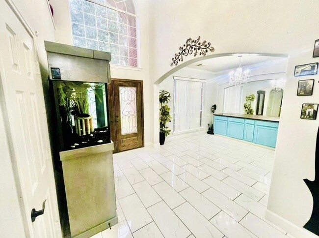 Building Photo - 5902 Crestford Park Ln