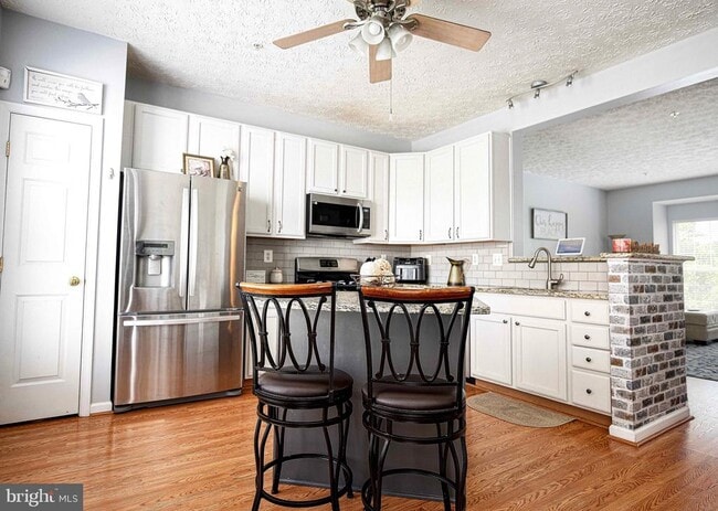 Building Photo - 9736 Morningview Cir