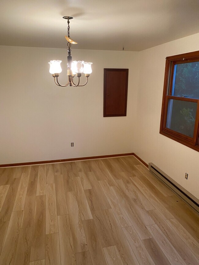 14'x12' Formal Dining Room - 320 Valley Rd