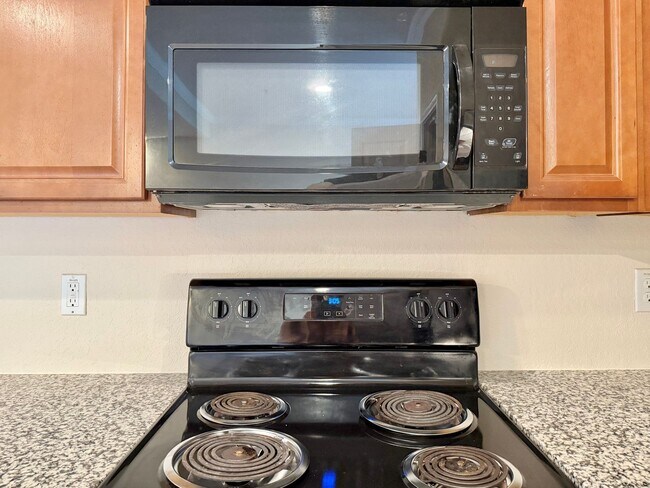 Building Photo - 3 bed 2 bath townhome in Leon Valley near ...