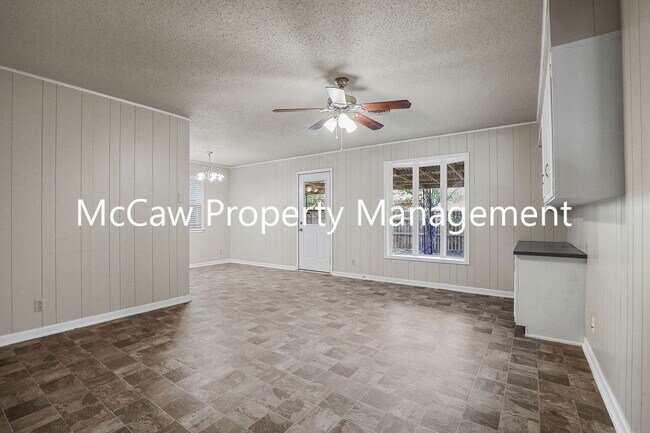 Building Photo - 1110 Rosedale Dr