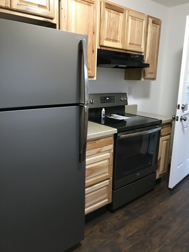 Building Photo - Charming Westside bungalow, located on New...