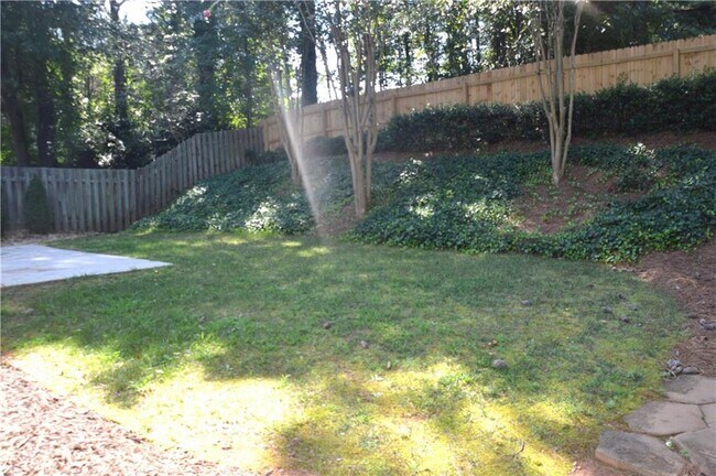 Building Photo - 2021 Crestview Way