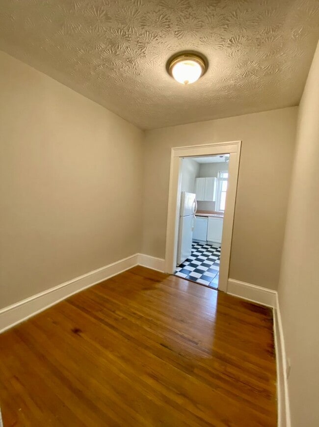 Building Photo - Spacious One Bedroom in Poncey-Highland