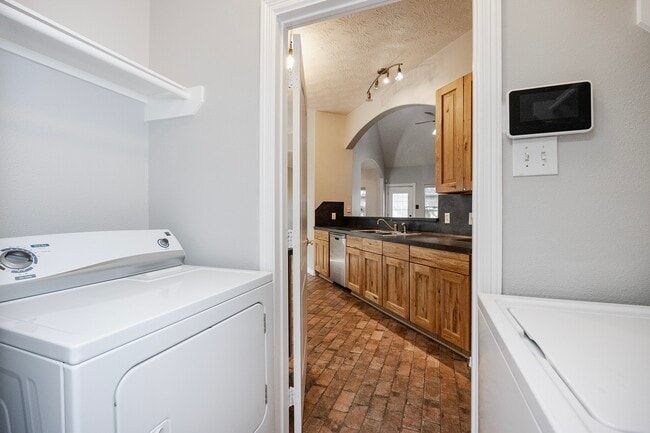 Building Photo - 19423 Arbor Pines Ln