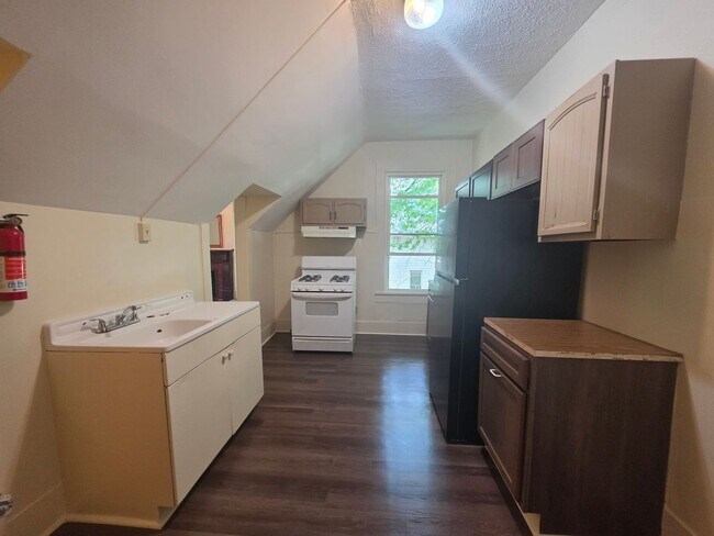 Building Photo - 242 W Highland Ave