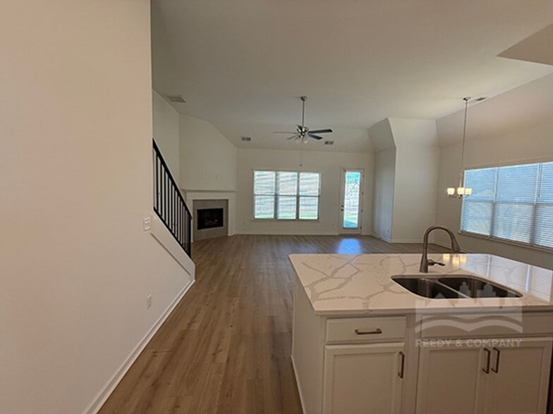 Building Photo - 345 Chestnut Rdg Cv