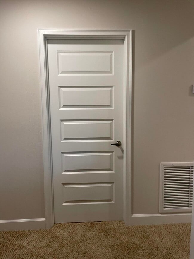 Building Photo - 5236 NW Iredell St