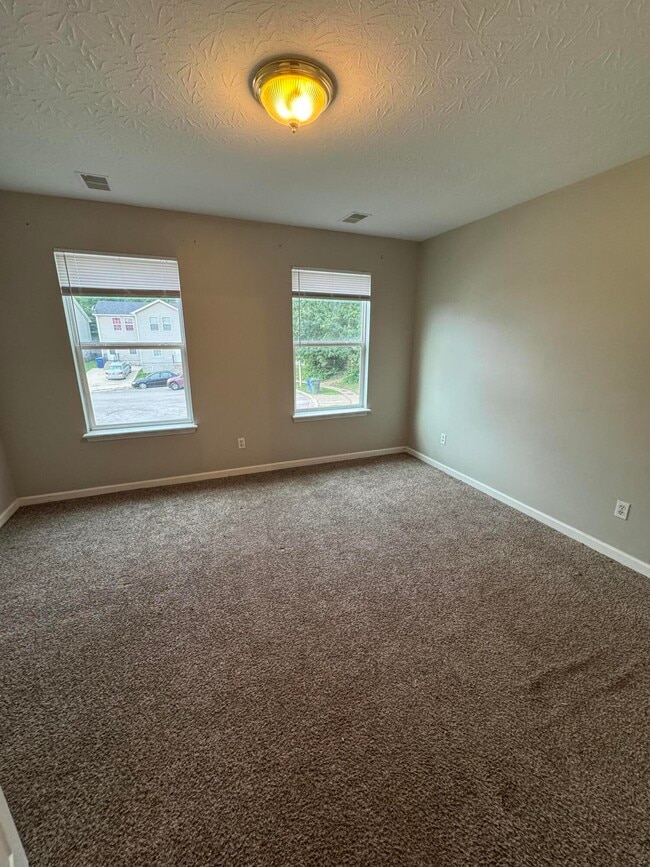 Building Photo - 228 Mousas Way