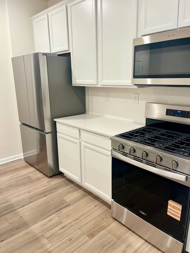 Building Photo - Newer Construction Home!