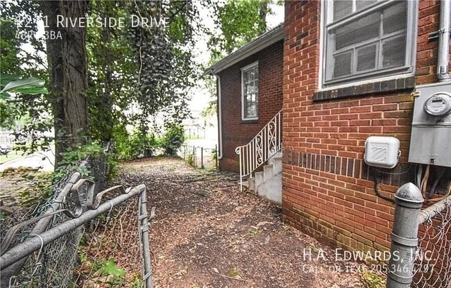 Building Photo - 1211 Riverside Dr