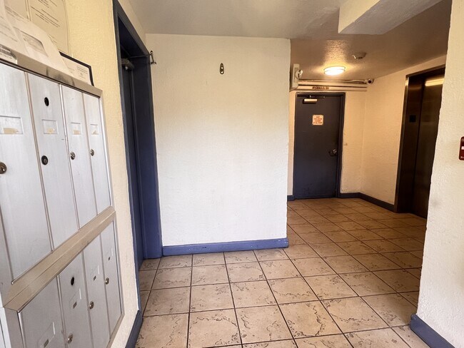 Building Photo - 12290 NE 11th Ct