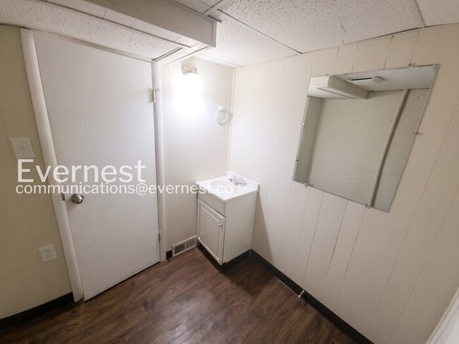 Building Photo - 3 Bed/2.5 Bath Home with Detached Garage / Pet-Friendly / Vouchers Accepted / Available Now!