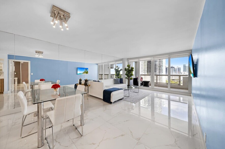 Building Photo - 1717 N Bayshore Dr