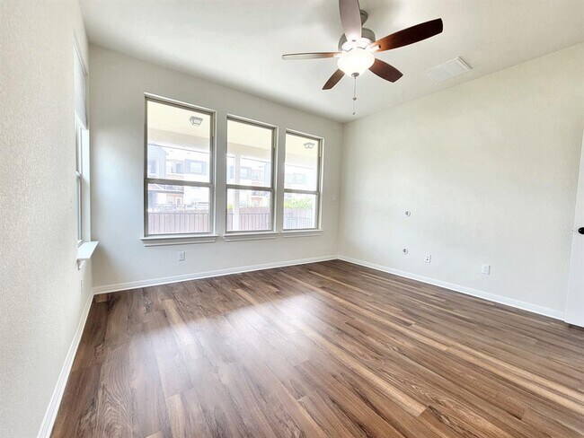 Building Photo - 15811 Windroot St