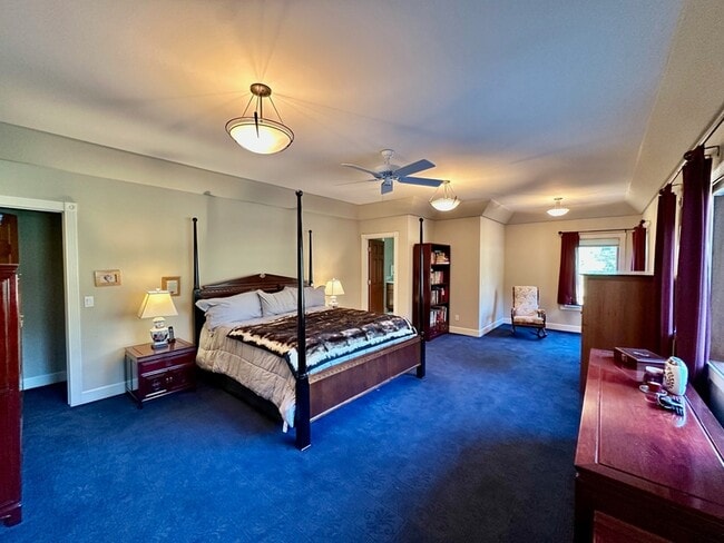 Building Photo - 10978 Squirrel Creek Rd