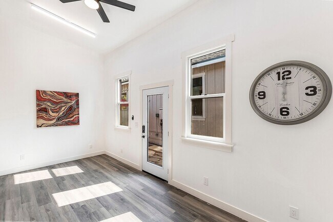 Building Photo - Boyle Heights Stunning Modern Farmhouse