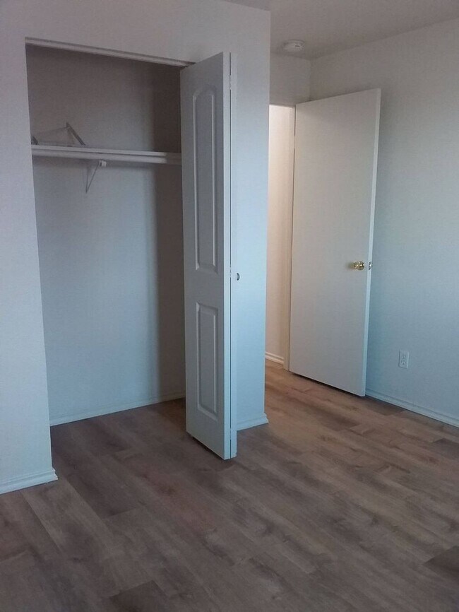 Building Photo - roy2016