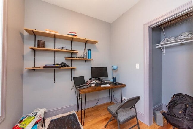 Building Photo - 3 bedroom in Chicago IL 60622