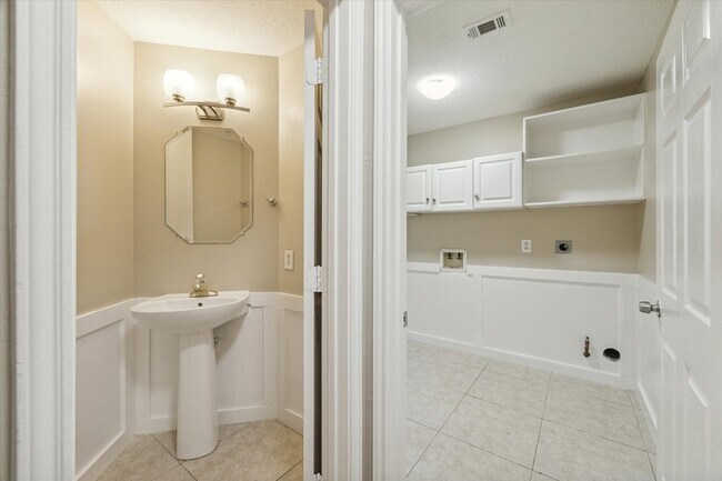 Building Photo - 17426 Little Riata Dr