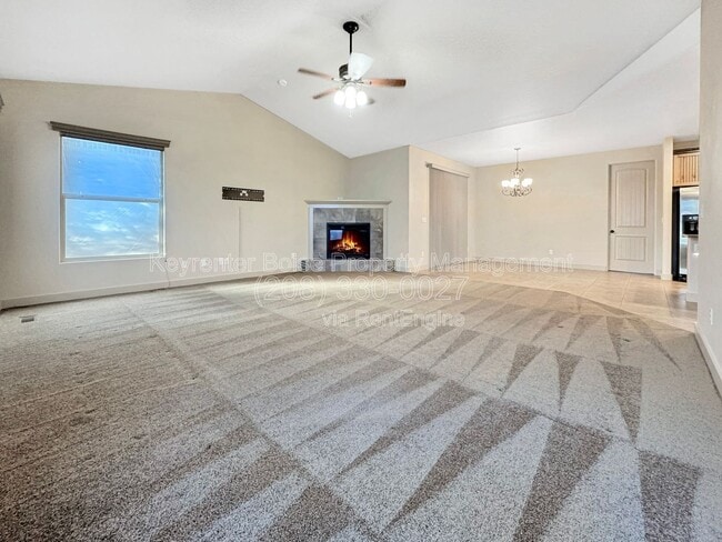 Building Photo - 3349 N Justin Ave