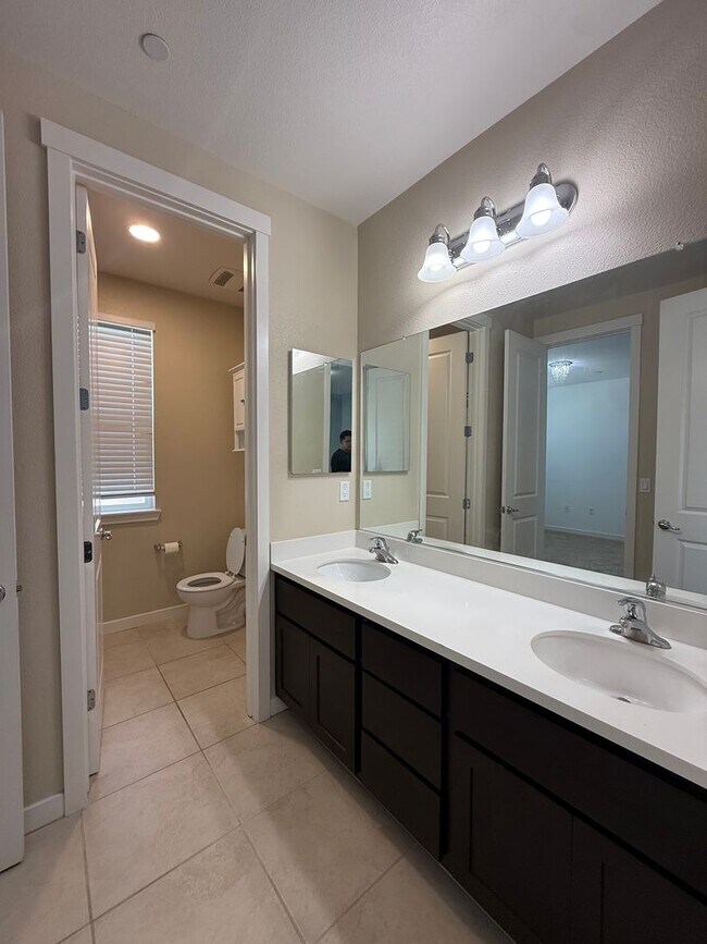 Building Photo - Beautiful Newer 4-Bedroom Home