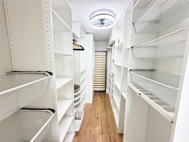 Building Photo - 800 SE 20th Ave