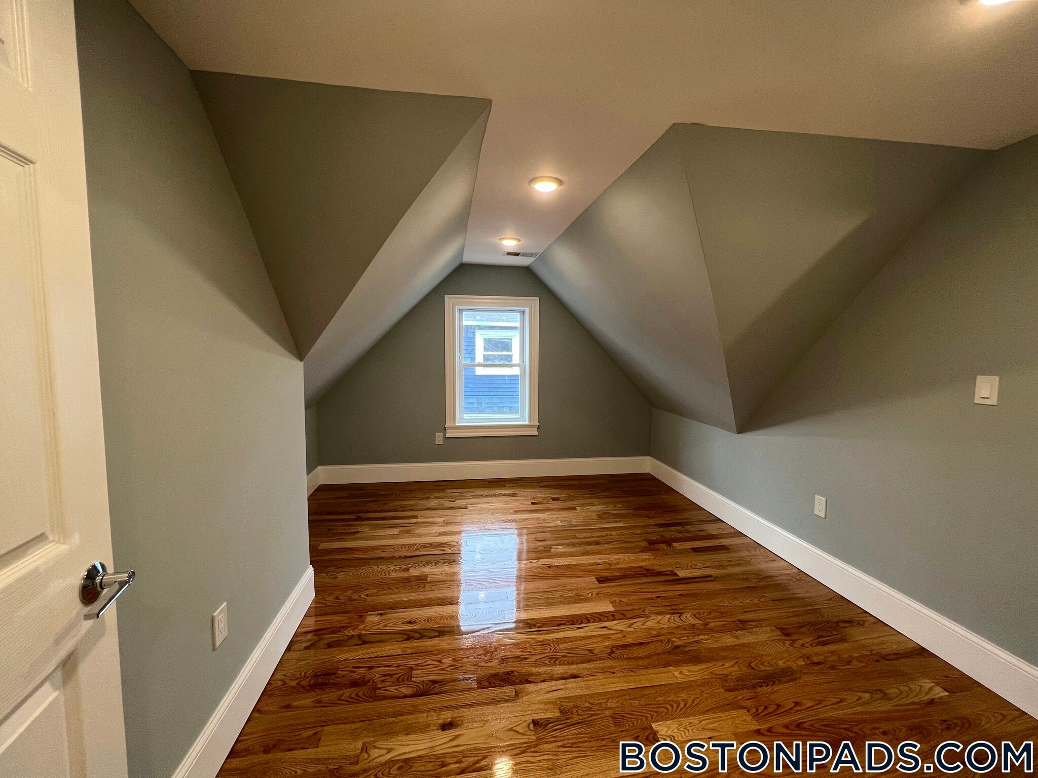 Building Photo - 158 Morrison Ave