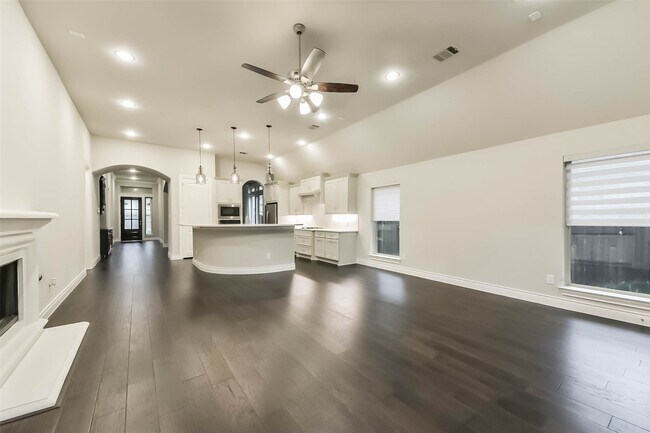 Building Photo - 21825 Enchanted Rock Dr N