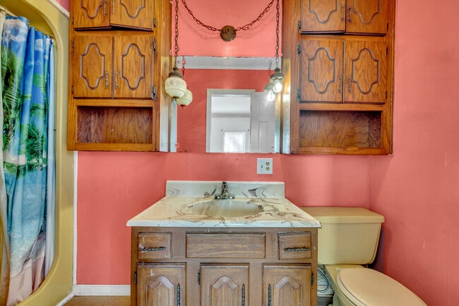 Building Photo - 415 19th St N