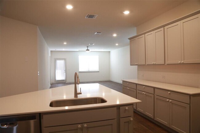 Building Photo - 3113 Bragg Pl