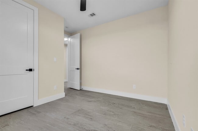 Building Photo - 9630 Vilven Ln