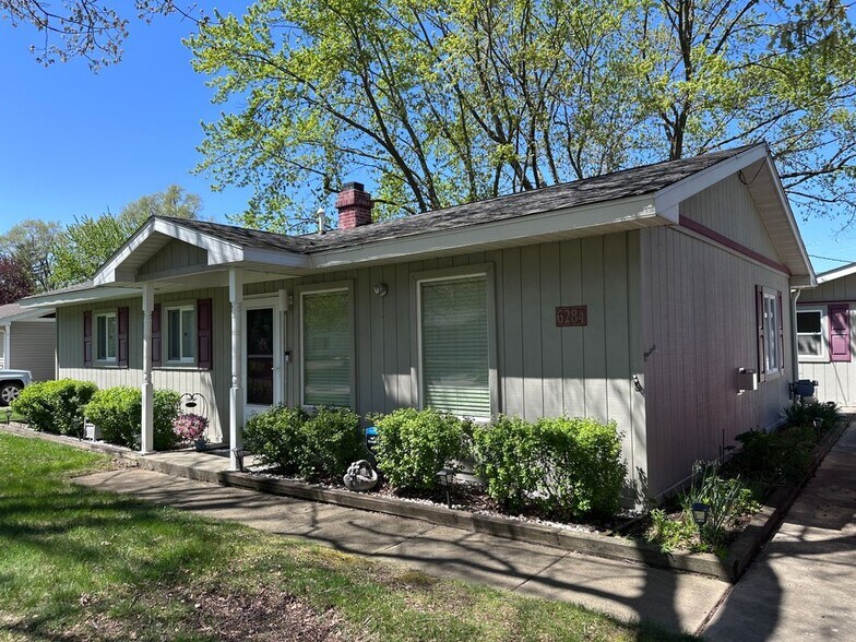 Building Photo - 6284 Woodsdale Dr