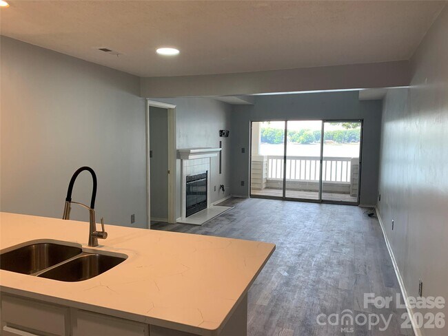 Building Photo - 912 Southwest Dr