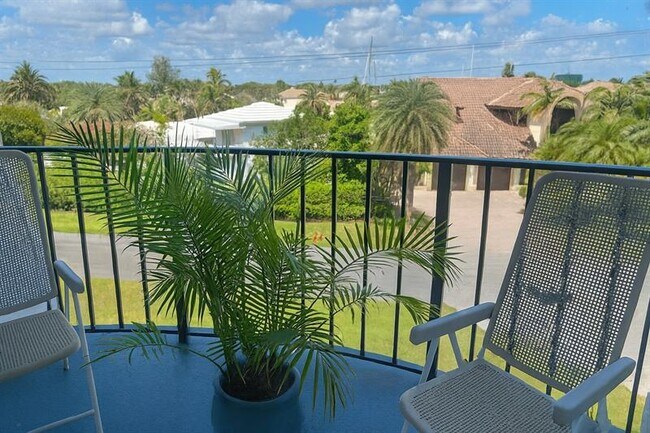 Building Photo - 4013 N Ocean Dr