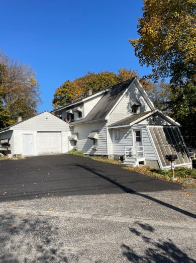 Primary Photo - 513 Maple St