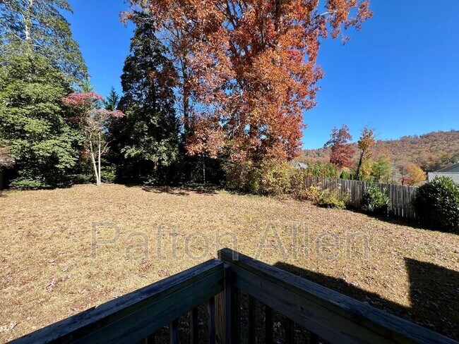 Building Photo - 15 Allen Ave